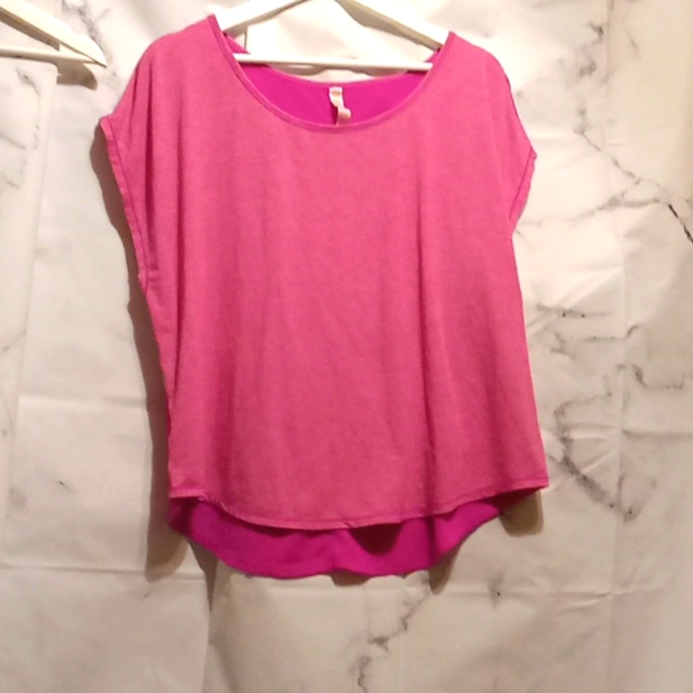 Lucy pink top size Large 🩷🩷🩷🩷